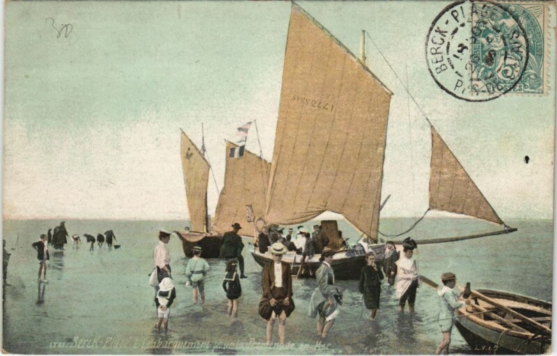 Carte postale ancienne Berck-Plage - Sailboats on the Shore Ships