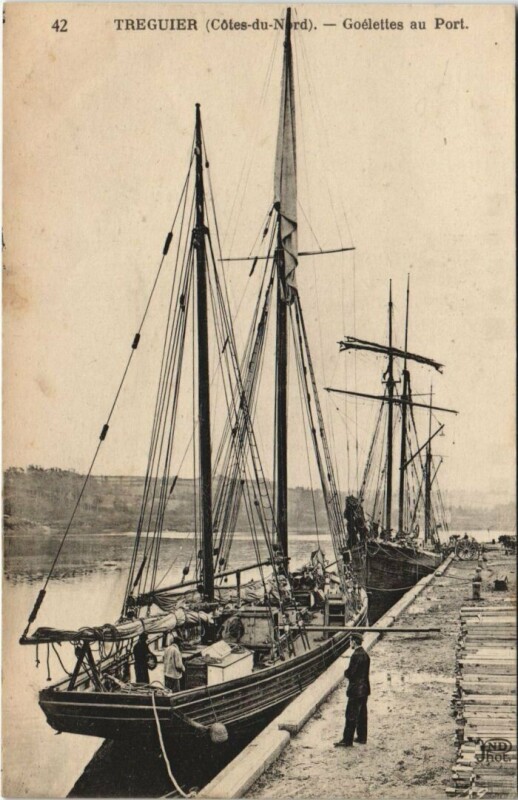 Carte postale ancienne Treguier - Goelettes au Port Ships