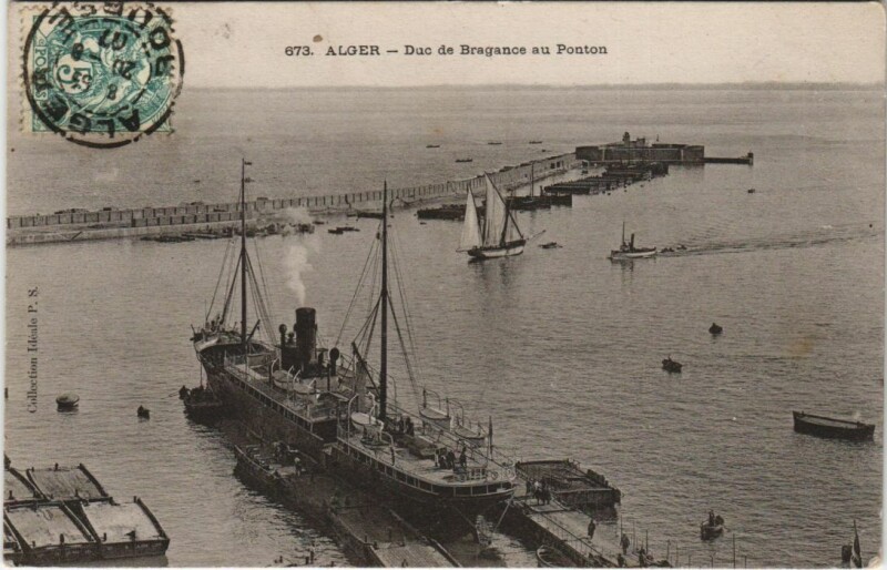 Carte postale ancienne Alger - Duc de Bragance au Ponton Ships