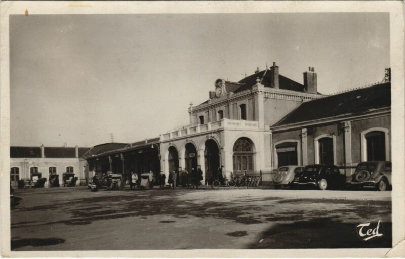 Carte postale ancienne Moulins La Gare à Moulins