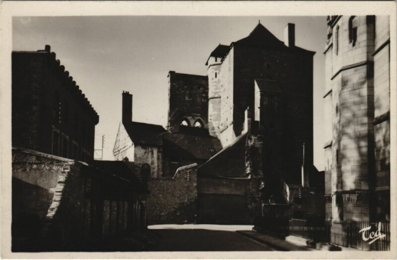 Carte postale ancienne Moulins La Mal Coiffee à Moulins
