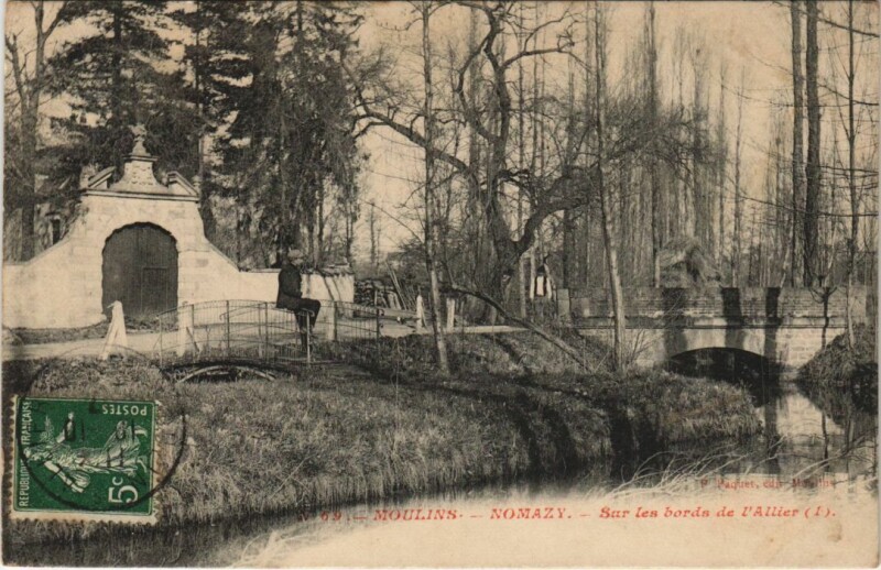 Carte postale ancienne Moulins Nomazy, sur les bords de l'Allier à Moulins
