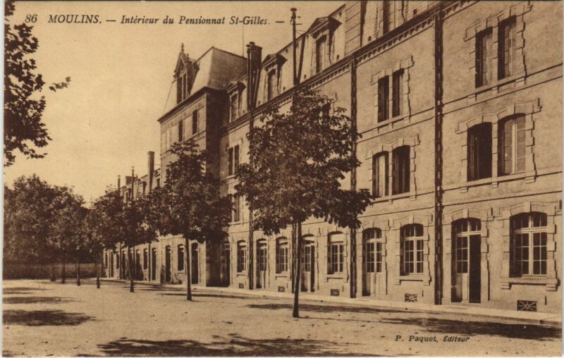Carte postale ancienne Moulins Interieur du Pensionnat Saint-Gilles à Moulins