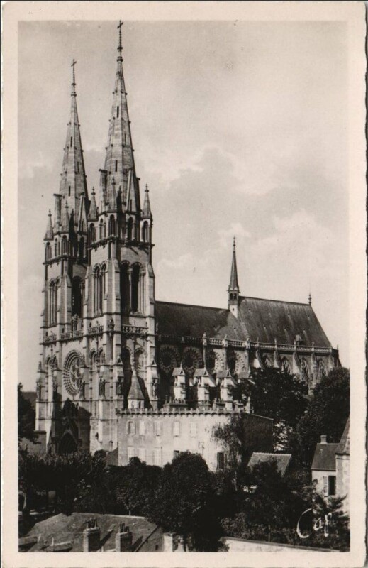 Carte postale ancienne Moulins La Cathedrale à Moulins