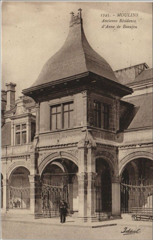 Carte postale ancienne Moulins Ancienne Residence d'Anne de Beaujeu à Moulins