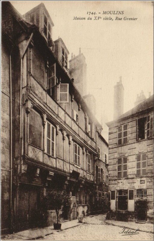 Carte postale ancienne Moulins Rue Grenier à Moulins
