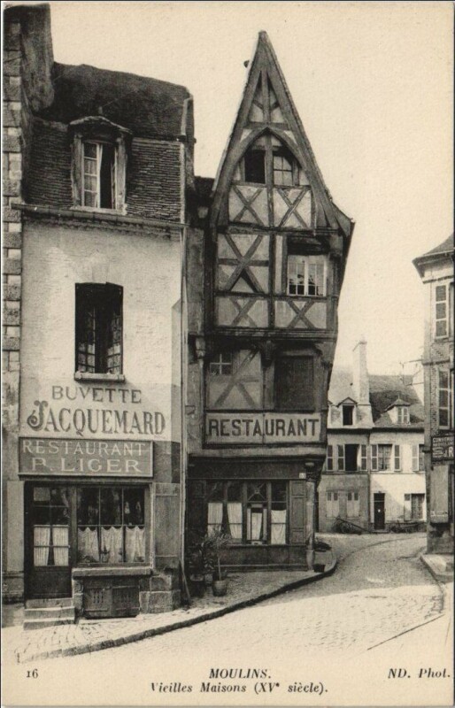 Carte postale ancienne Moulins Vieille Maisons à Moulins