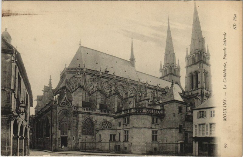 Carte postale ancienne Moulins La Cathedrale à Moulins