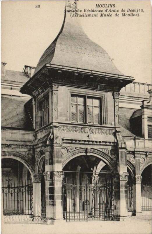 Carte postale ancienne Moulins Ancienne Residence d'Anne de Beaujeu à Moulins