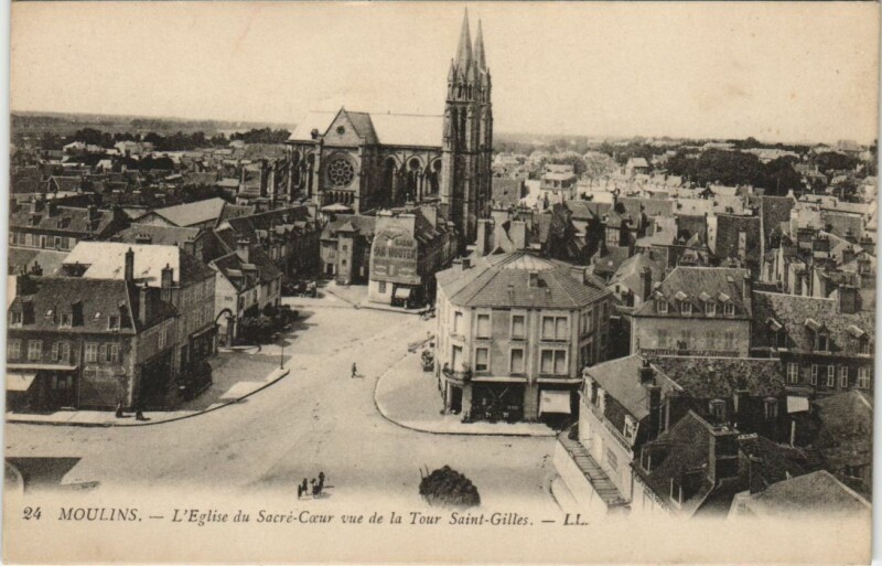 Carte postale ancienne Moulins Eglise du Sacre Coeur à Moulins