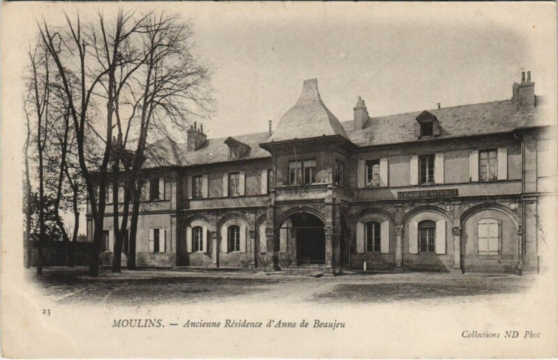 Carte postale ancienne Moulins Ancienne Residence d'Anne de Beaujeu à Moulins