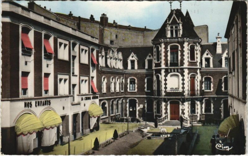 Carte postale ancienne Montlucon Hotel de la Romagere
