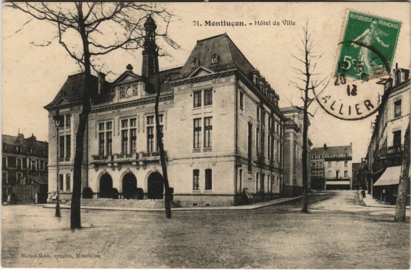 Carte postale ancienne Montlucon Hotel de Ville