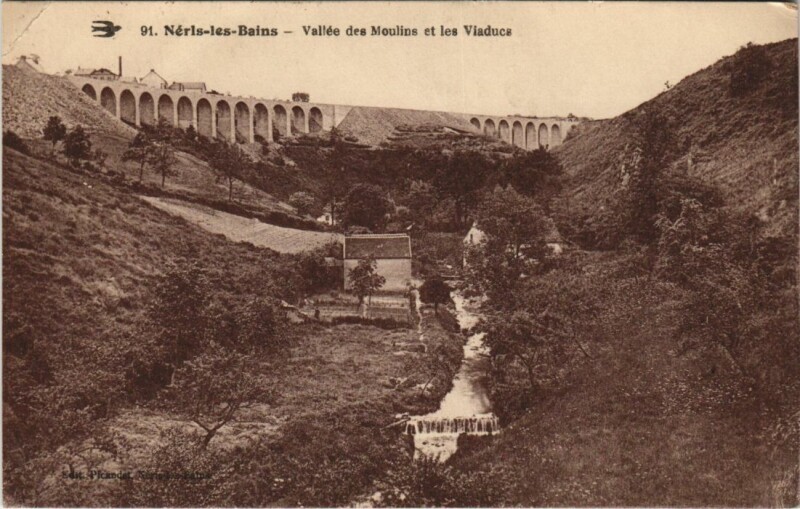 Carte postale ancienne Neris les Bains Vallee des Moulins et les Viaducs à Moulins