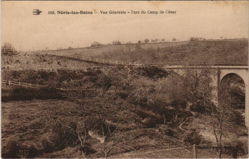 Carte postale ancienne Neris les Bains vue generale ,Parc du Camp de Cesar