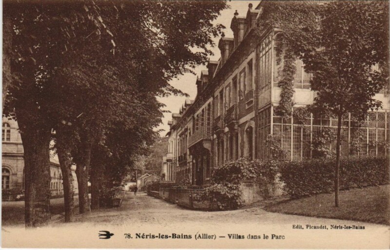 Carte postale ancienne Neris les Bains Villas dans le Parc