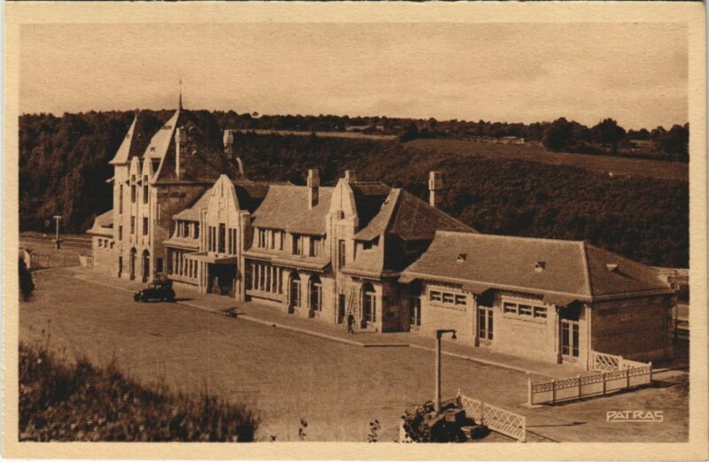 Carte postale ancienne Neris les Bains La Gare