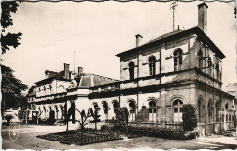 Carte postale ancienne Neris les Bains Etablissement Thermal