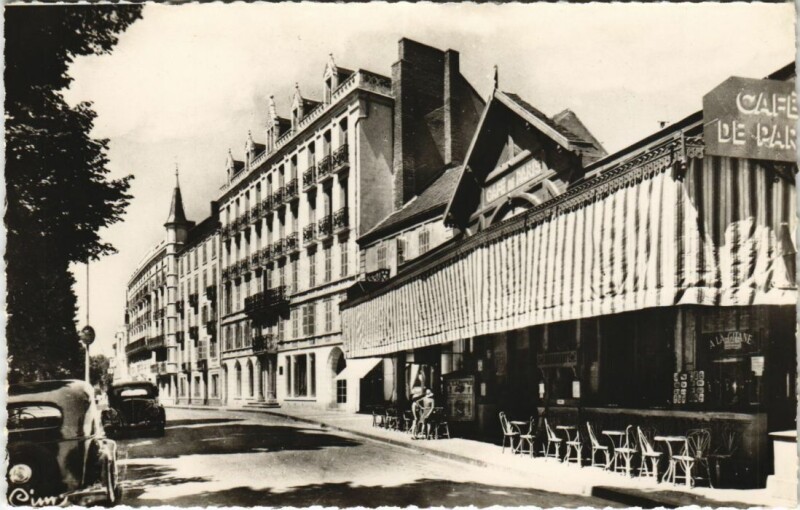 Carte postale ancienne Neris les Bains Avenue Boisrot Desserviers