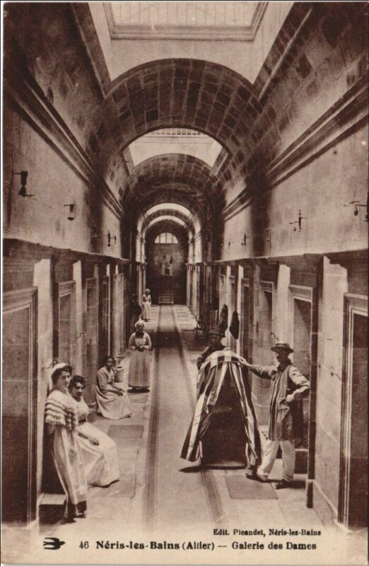 Carte postale ancienne Neris les Bains Galerie des Dames