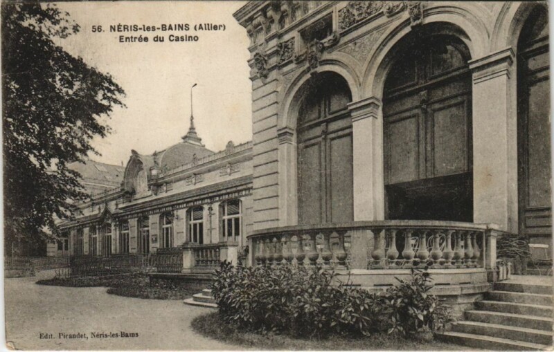 Carte postale ancienne Neris les Bains Entree du Casino