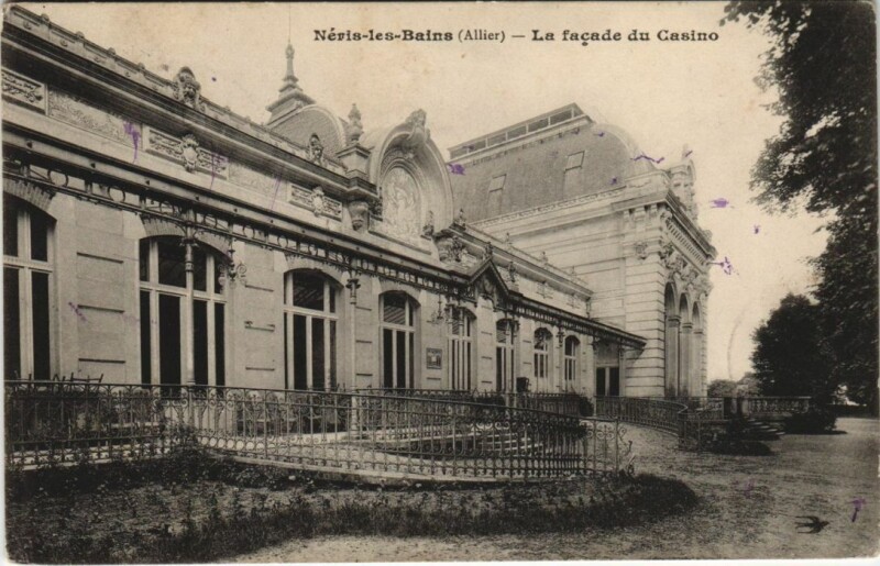 Carte postale ancienne Neris les Bains La facade du Casino