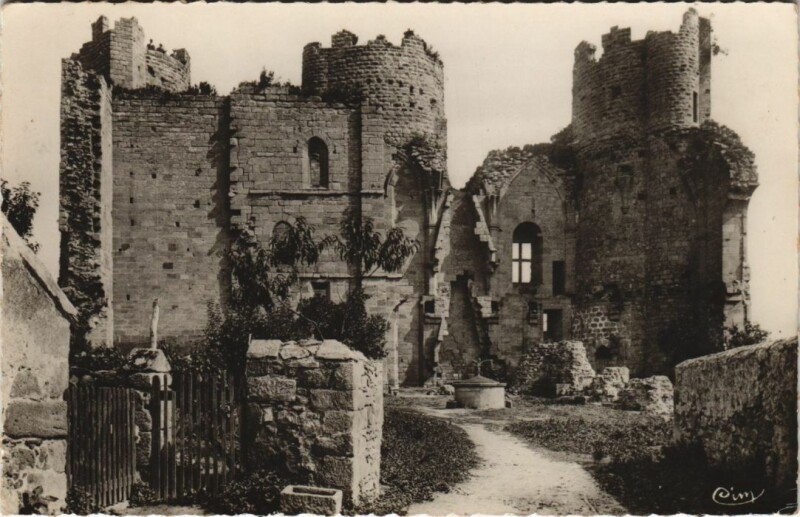 Carte postale ancienne Bourbon-l'Archambault Le Chateau à Bourbon-l'Archambault