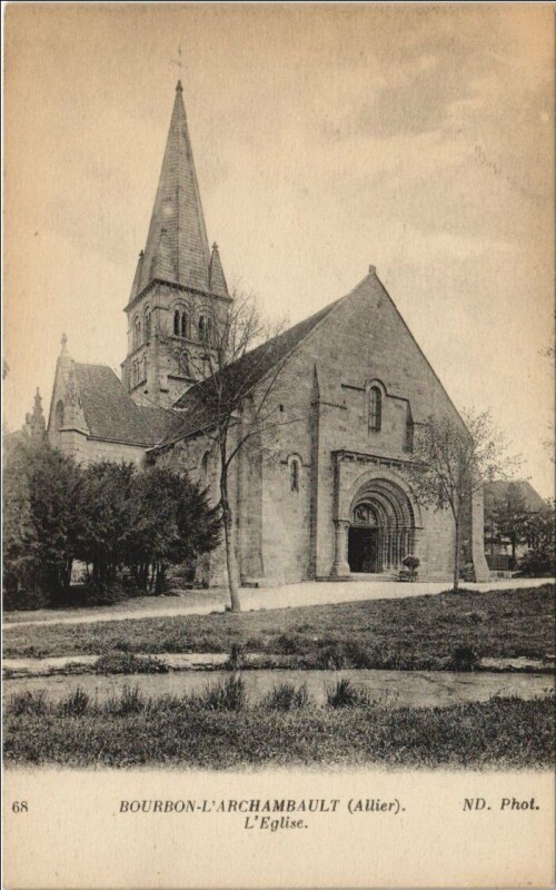 Carte postale ancienne Bourbon-l'Archambault Eglise à Bourbon-l'Archambault