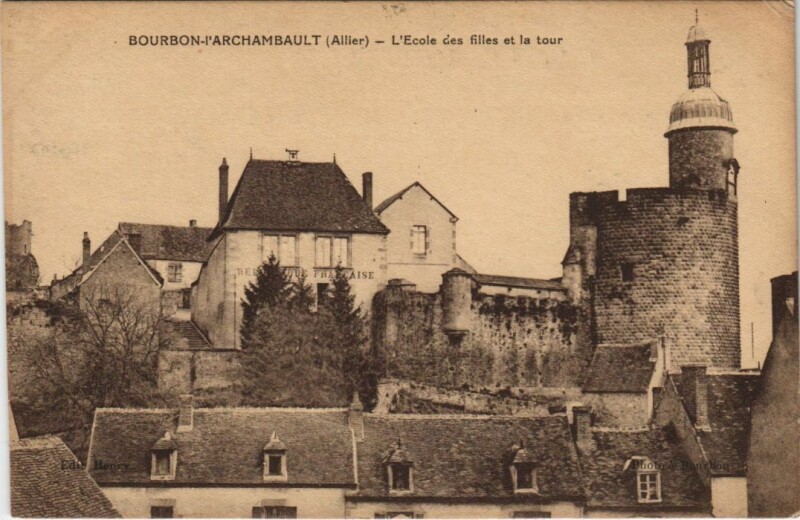 Carte postale ancienne Bourbon-l'Archambault Ecole des Filles et la tour à Bourbon-l'Archambault