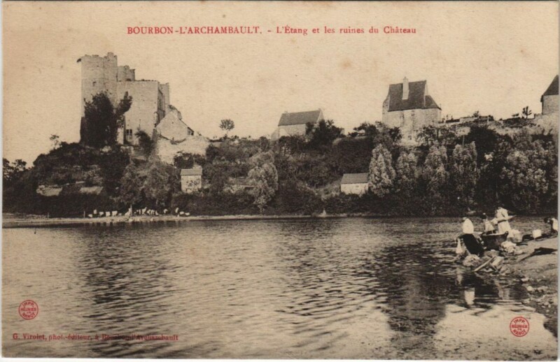 Carte postale ancienne Bourbon-l'Archambault Etang et les Ruines du Chateau à Bourbon-l'Archambault