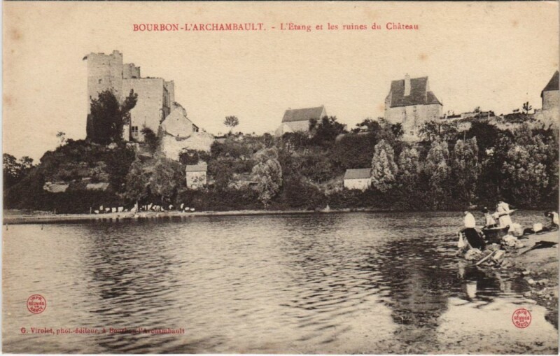 Carte postale ancienne Bourbon-l'Archambault Etang et les Ruines du Chateau à Bourbon-l'Archambault
