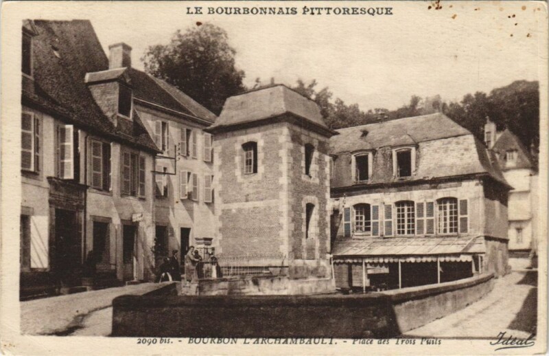 Carte postale ancienne Bourbon-l'Archambault Place des Trois Puits à Bourbon-l'Archambault