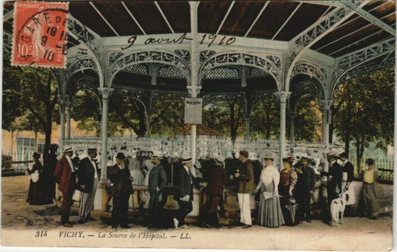 Carte postale ancienne Vichy La Source de l'Hopital à Vichy