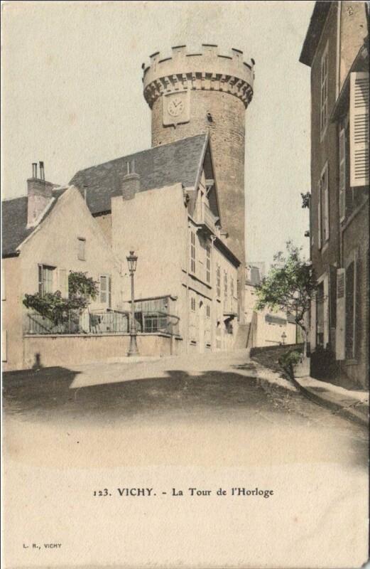 Carte postale ancienne Vichy Tour de l'Horloge à Vichy