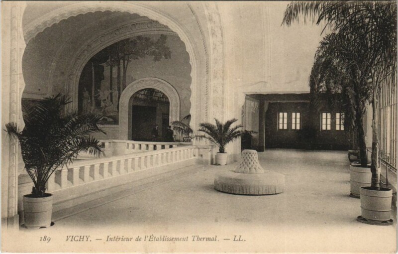 Carte postale ancienne Vichy Interieur de l'Etablissement Thermal à Vichy