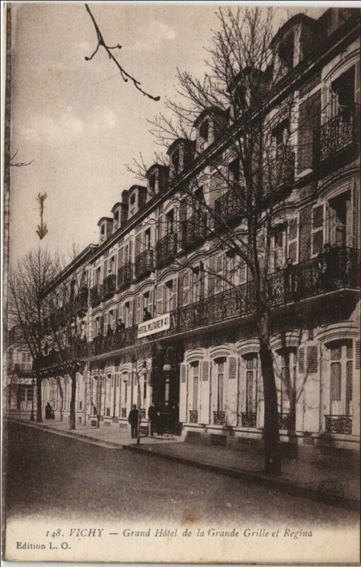 Carte postale ancienne Vichy Grand Hotel de la Grande Grille et Regina à Vichy