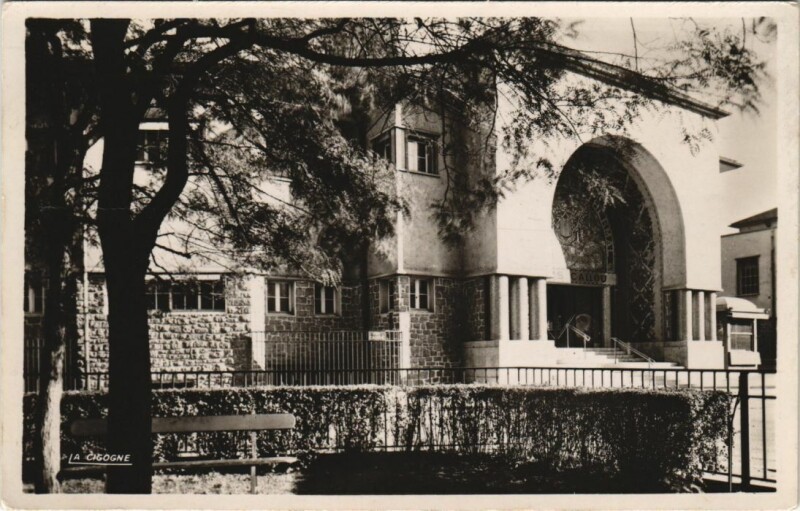 Carte postale ancienne Vichy Entree de l'Etablissement Thermal à Vichy