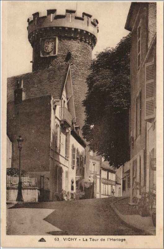 Carte postale ancienne Vichy Tour de l'Horloge à Vichy