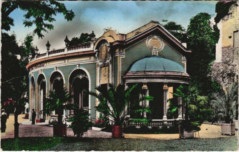 Carte postale ancienne Vichy La source des Celestins à Vichy
