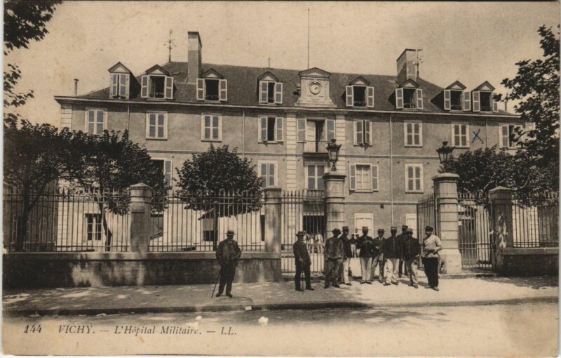 Carte postale ancienne Vichy Hopital Militaire à Vichy