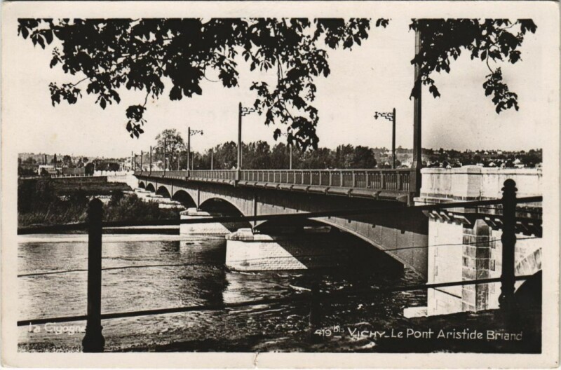 Carte postale ancienne Vichy Le Pont Aristide Briand à Vichy