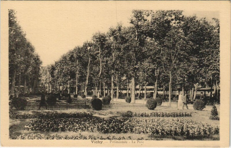 Carte postale ancienne Vichy Promenade, Le Parc à Vichy