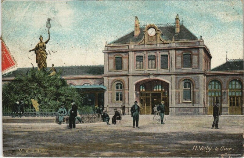 Carte postale ancienne Vichy La Gare à Vichy