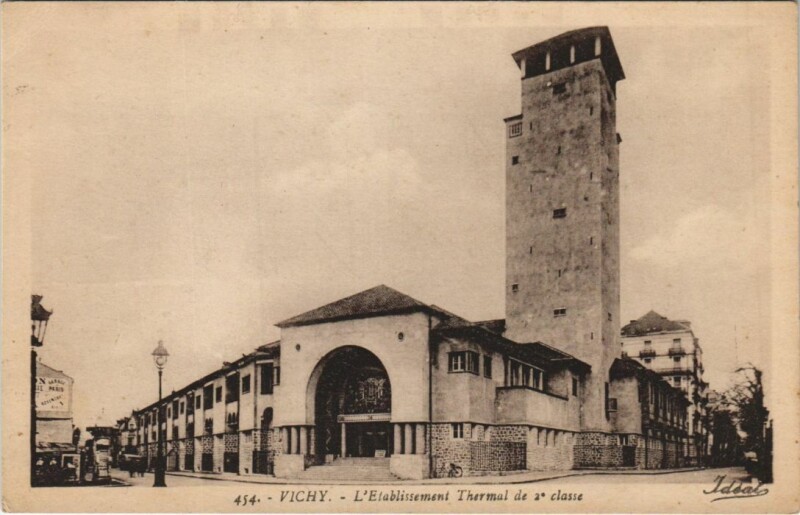 Carte postale ancienne Vichy Etablissement Thermal de 2e classe à Vichy
