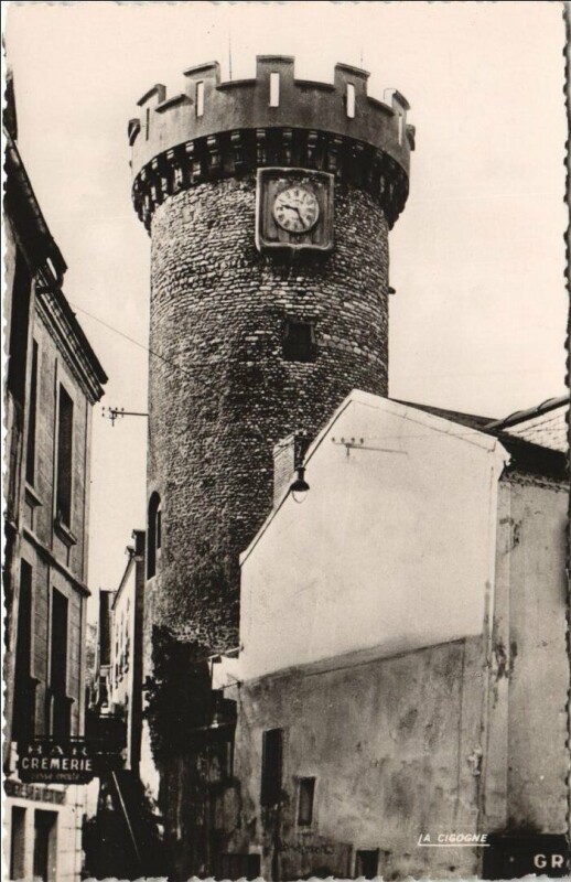Carte postale ancienne Vichy Tour de l'Horloge à Vichy