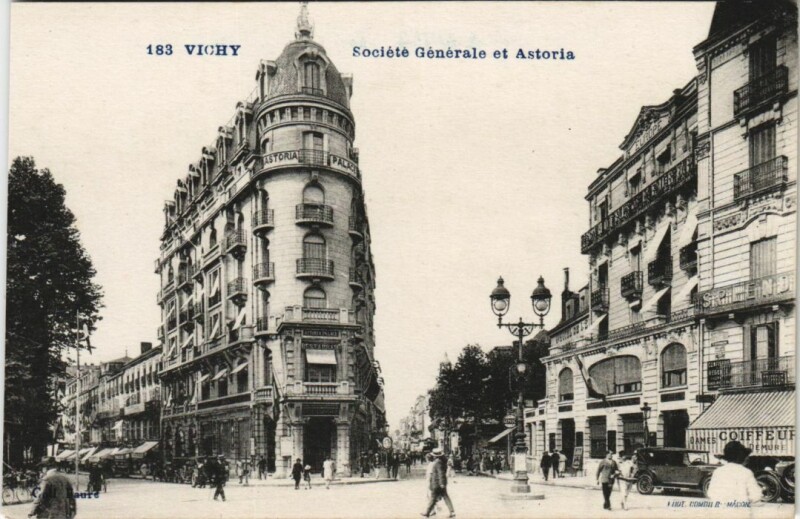 Carte postale ancienne Vichy Societe Generale et Astoria à Vichy
