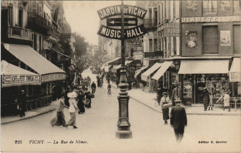 Carte postale ancienne Vichy Rue de Nimes à Vichy