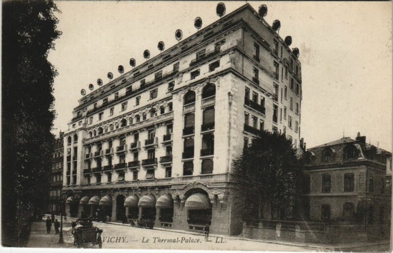 Carte postale ancienne Vichy Thermal Palace à Vichy
