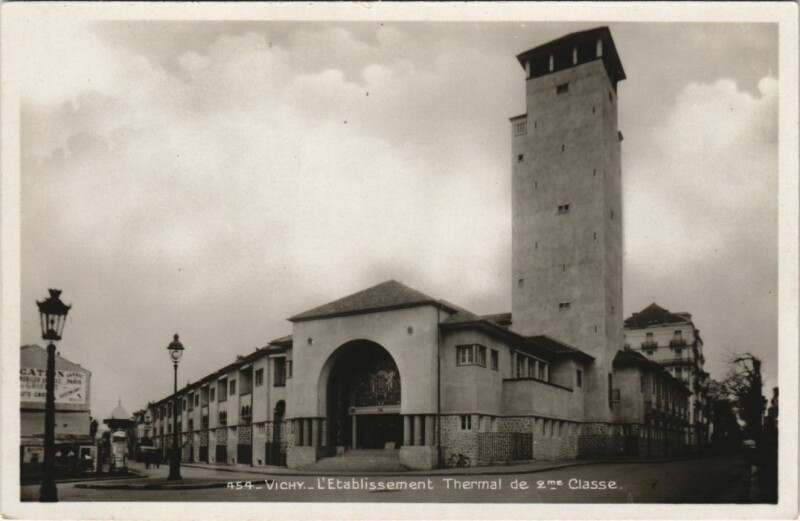 Carte postale ancienne Vichy Etablissement Thermal de 2e classe à Vichy