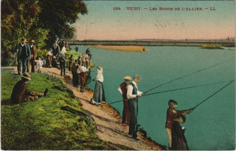 Carte postale ancienne Vichy Les Bords de l'Allier à Vichy